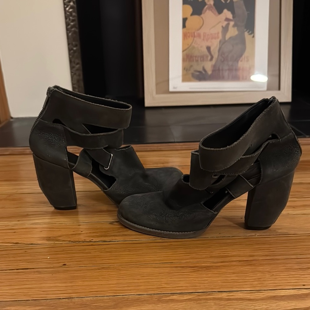 LD Tuttle Dark Grey Ankle Boots